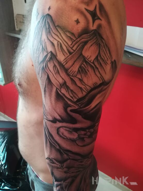 Tattoo Taki mały dodatek do wcześniejszego in other motif on the upper arm