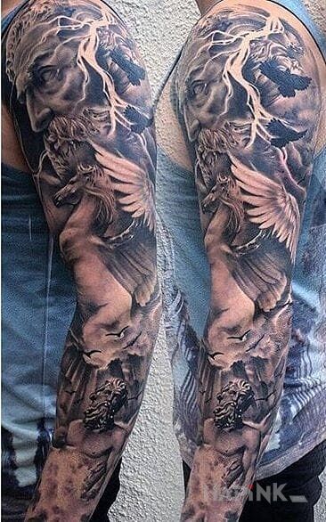 Tattoo Epicki rękaw in characters motif on the upper arm