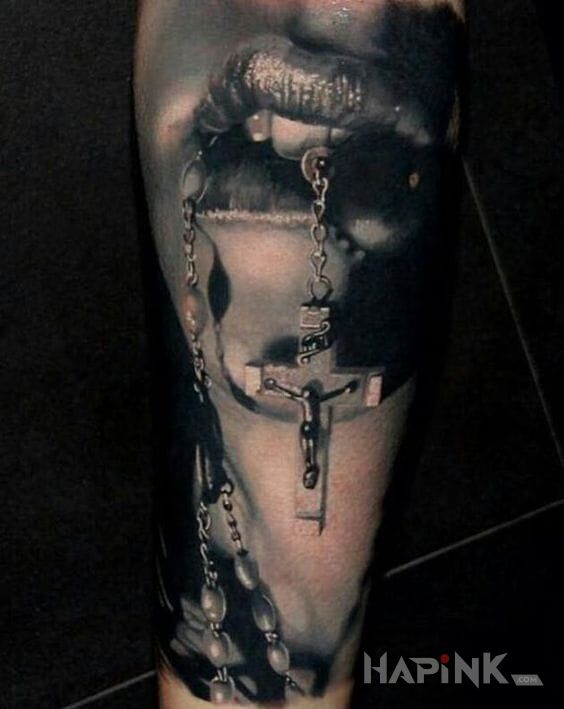 Tattoo Różaniec in 3D motif and realistic style on the forearm