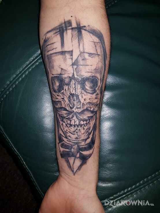 Tatuaż dżentelmen w motywie czaszki na przedramieniu