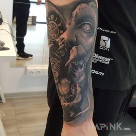 Tattoo Time Devourer on the forearm motif: 3D