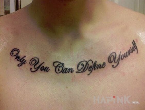Tattoo Definicja siebie in lettering motif on the collarbone