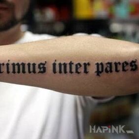 Tattoo Latin on the forearm motif: lettering