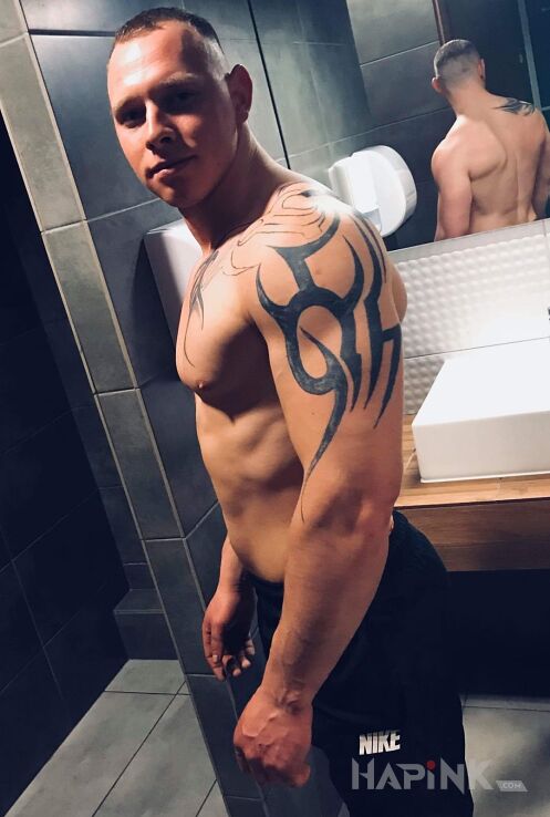 Tattoo Nie dokonczony nie ma komu dokonczyc;) in tribal style on the shoulder blades