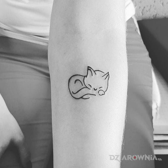Tatuaż kicia w motywie zwierzęta na przedramieniu