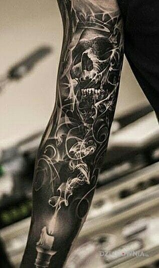 Tatuaż mroczny rękaw w motywie 3D i stylu realistyczne na ramieniu