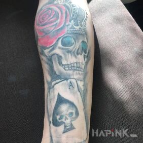 Tattoo King's ace on the forearm motif: flowers