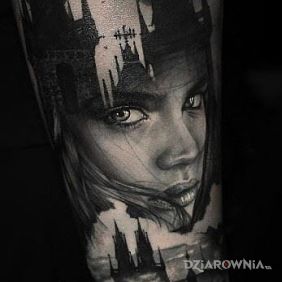 Tatuaż Głowa nad miastem na przedramieniu motyw: 3D styl: realistyczne