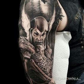 Tatuaż Thor na ramieniu motyw: 3D styl: realistyczne