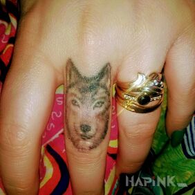 Tattoo Another wolf on the fingers motif: animals