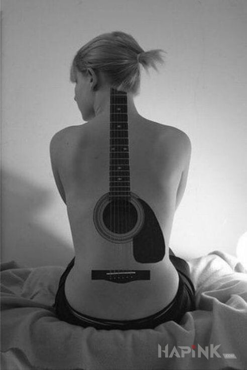 Tattoo Gra gitara in other motif on the back