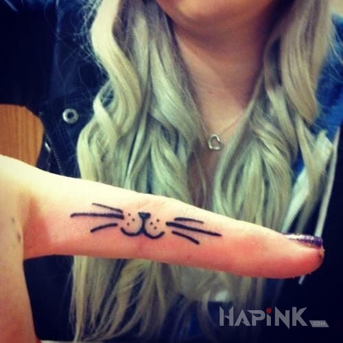 Tattoo Koci pyszczek in other motif on the fingers