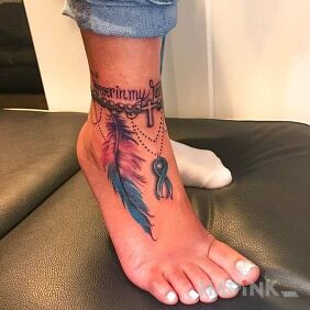 Tattoo Ankle bracelet on the foot motif: colorful