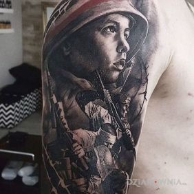 Tatuaż Powstaniec na ramieniu motyw: twarze styl: realistyczne