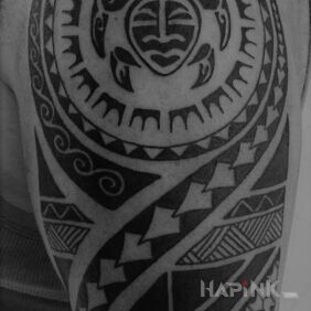 Tattoo Maori tattoo on the upper arm motif: animals style: Polynesian