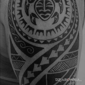 Tatuaż Maori tattoo na ramieniu motyw: zwierzęta styl: polinezyjskie