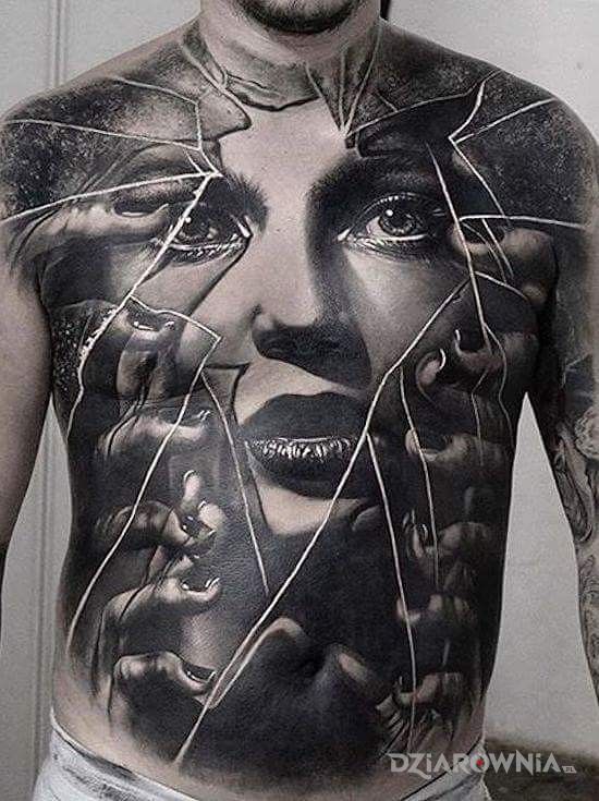 Tatuaż za szkłem w motywie 3D i stylu realistyczne na klatce
