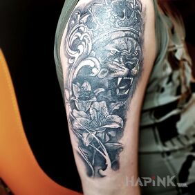 Tattoo Lion on the upper arm motif: animals
