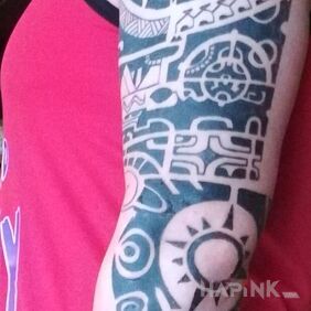 Tattoo Maori on the upper arm motif: sleeves style: Polynesian