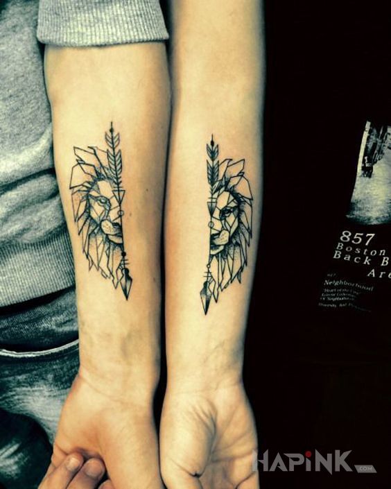 Tattoo Dwie połówki in animals motif and geometric style on the forearm