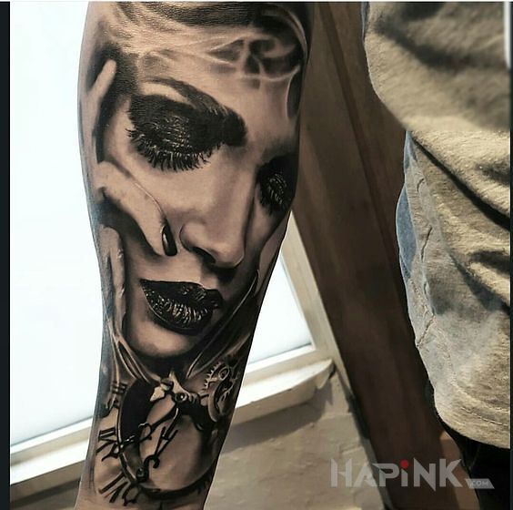 Tattoo Zamkniete oczy in 3D motif and realistic style on the forearm