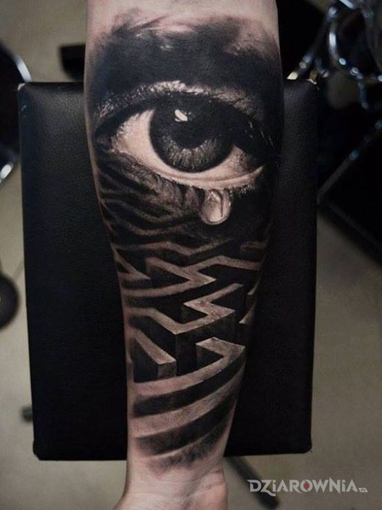 Tatuaż łzawiące oko w motywie 3D i stylu realistyczne na przedramieniu