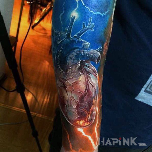 Tattoo Elektryczne serce in 3D motif and realistic style on the forearm