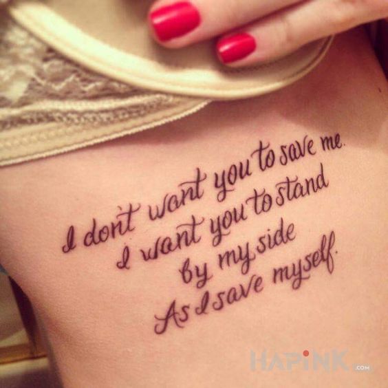 Tattoo W języku angielskim in lettering motif on the ribs