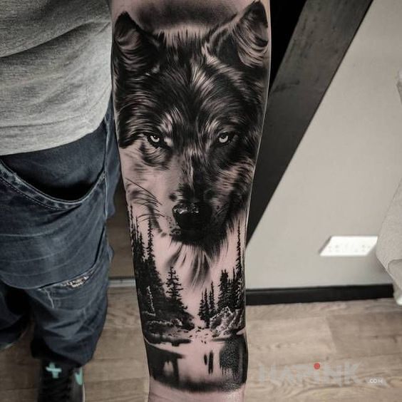 Tattoo Wilczur in 3D motif and realistic style on the forearm