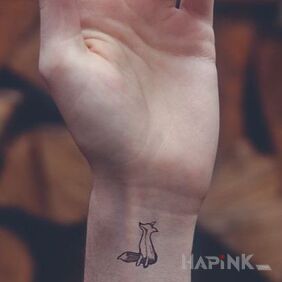 Tattoo Fox on the wrist motif: animals