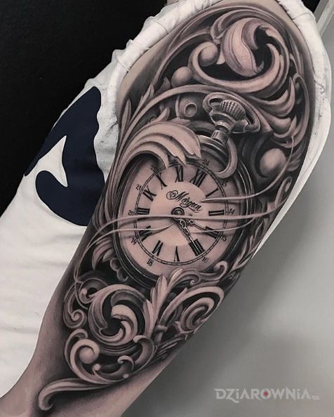 Tatuaż zegarmistrz w motywie 3D i stylu realistyczne na ramieniu