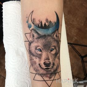Tattoo Wolf on the forearm motif: animals
