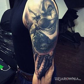 Tatuaż Demoniczny clown na ramieniu motyw: 3D styl: realistyczne