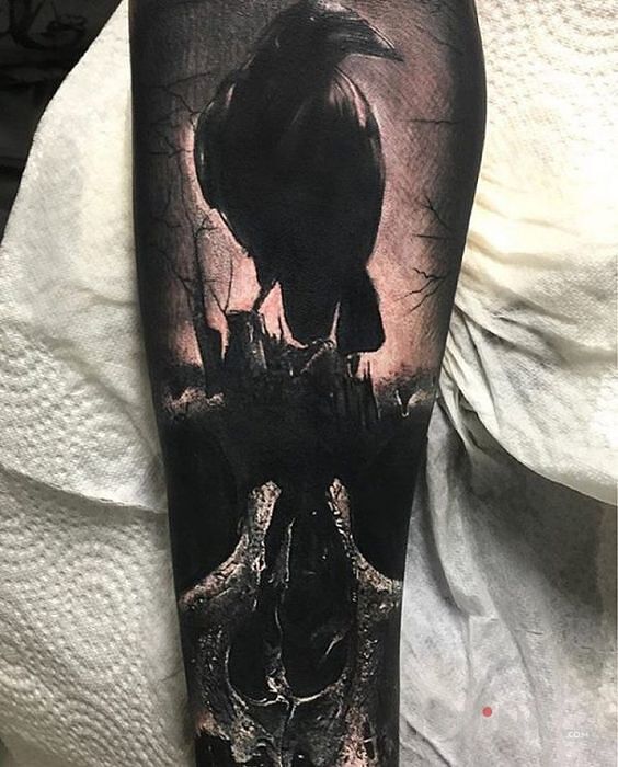 Tattoo Kruk na czaszce in skulls motif and realistic style on the forearm