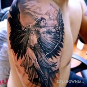 Tatuaż Anielski łucznik na ramieniu motyw: postacie