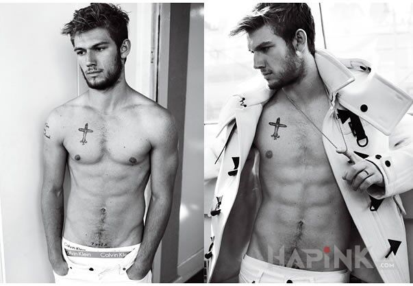 Tattoo Alex Pettyfer Krzyż in Alex Pettyfer motif on the breast
