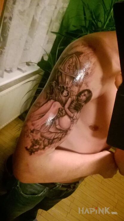 Tattoo Strażak z Dzieckiem in characters motif on the upper arm