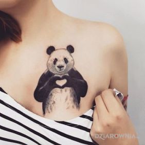Tatuaż Panda na piersiach motyw: zwierzęta