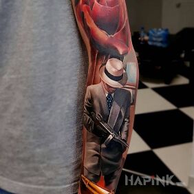 Tattoo Gangster on the forearm motif: flowers