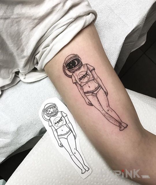 Tattoo Nasa in characters motif on the upper arm