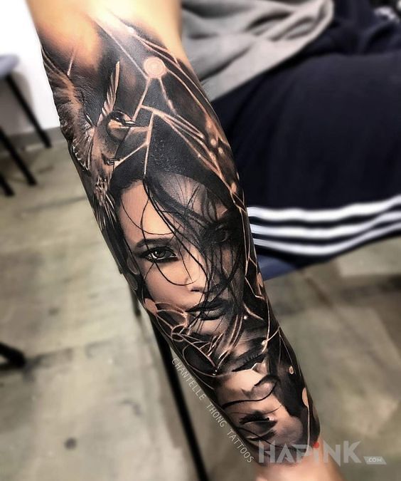 Tattoo Twarzyczka in faces motif and realistic style on the forearm