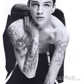 Tattoo Ash Stymest shirtless - tattoos on the upper arm motif: famous people