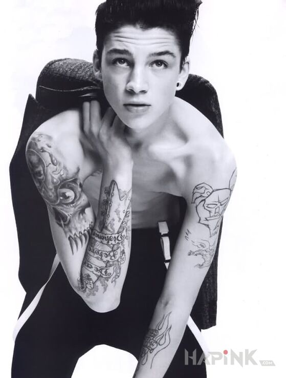 Tattoo Ash Stymest bez koszulki - tatuaże in famous people motif on the upper arm