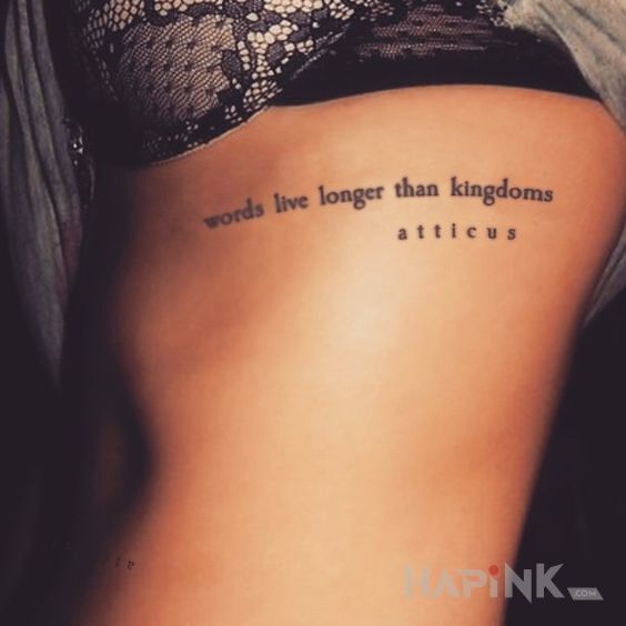 Tattoo Słowo przeciwko królestwu in sexy motif on the ribs