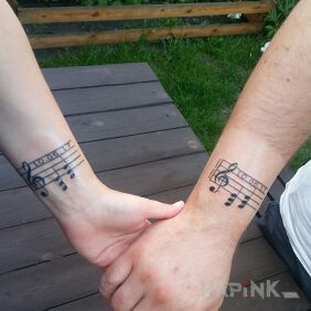 Tattoo Five-line on the wrist motif: Love