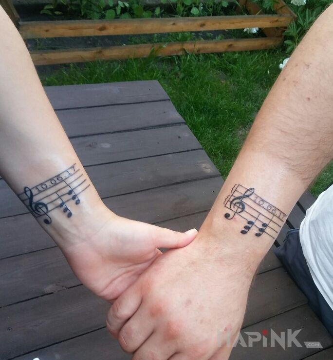Tattoo Pięciolinia in Love motif on the wrist