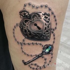 Tattoo Key on the leg motif: 3D style: realistic