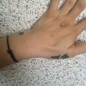Tattoo Ace of spades on the fingers motif: other