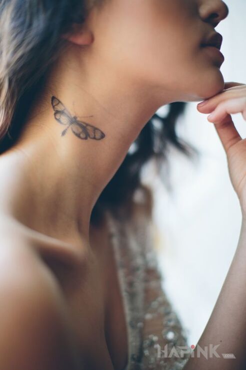 Tattoo Ważka in butterflies motif and realistic style on the neck