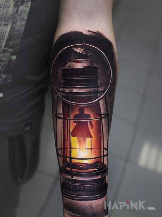 Tattoo Ktoś w lampie in colorful motif and realistic style on the forearm